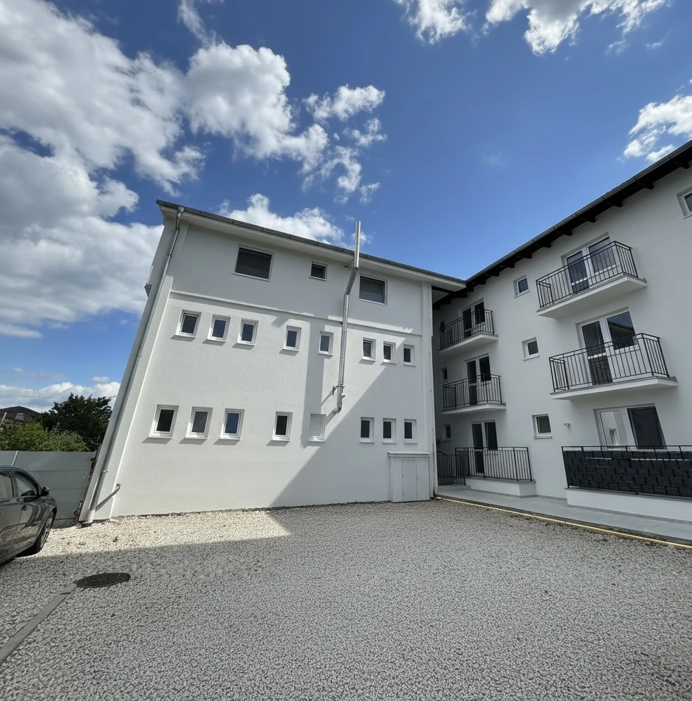 Vstupná strana apartmánového domu.